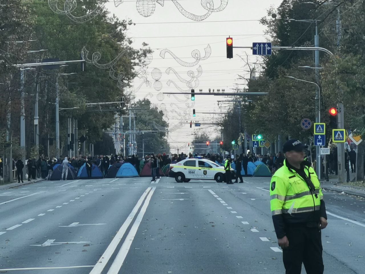 Ambuteiaje infernale și nervi. Evitați centrul Capitalei. E blocat de simpatizanții P. Șor