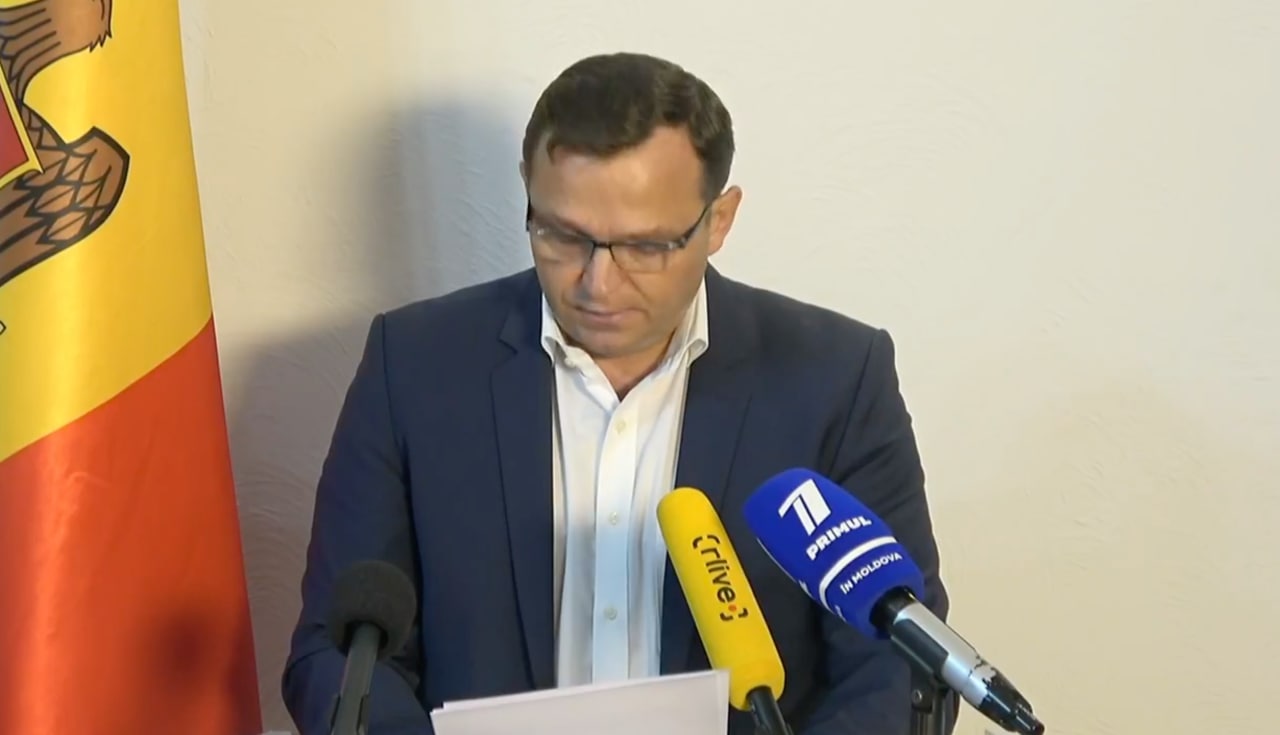 Andrei Năstase crede că mai are șanse, pe cont propriu!? Acesta a apărut azi la o conferință de presă, fără însemnele Platformei DA, unde a criticat dur PAS pentru că "înăbușă protestele, ceea ce reprezintă un precedent periculos"