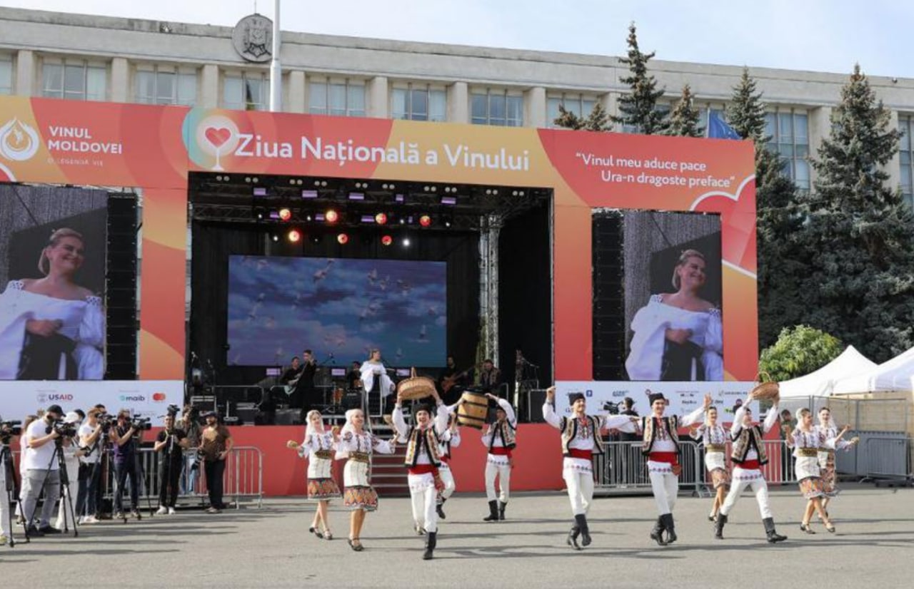 Ziua Națională a Vinului, inaugurată: Peste 80 de vinării din țară vă așteaptă în centrul capitalei