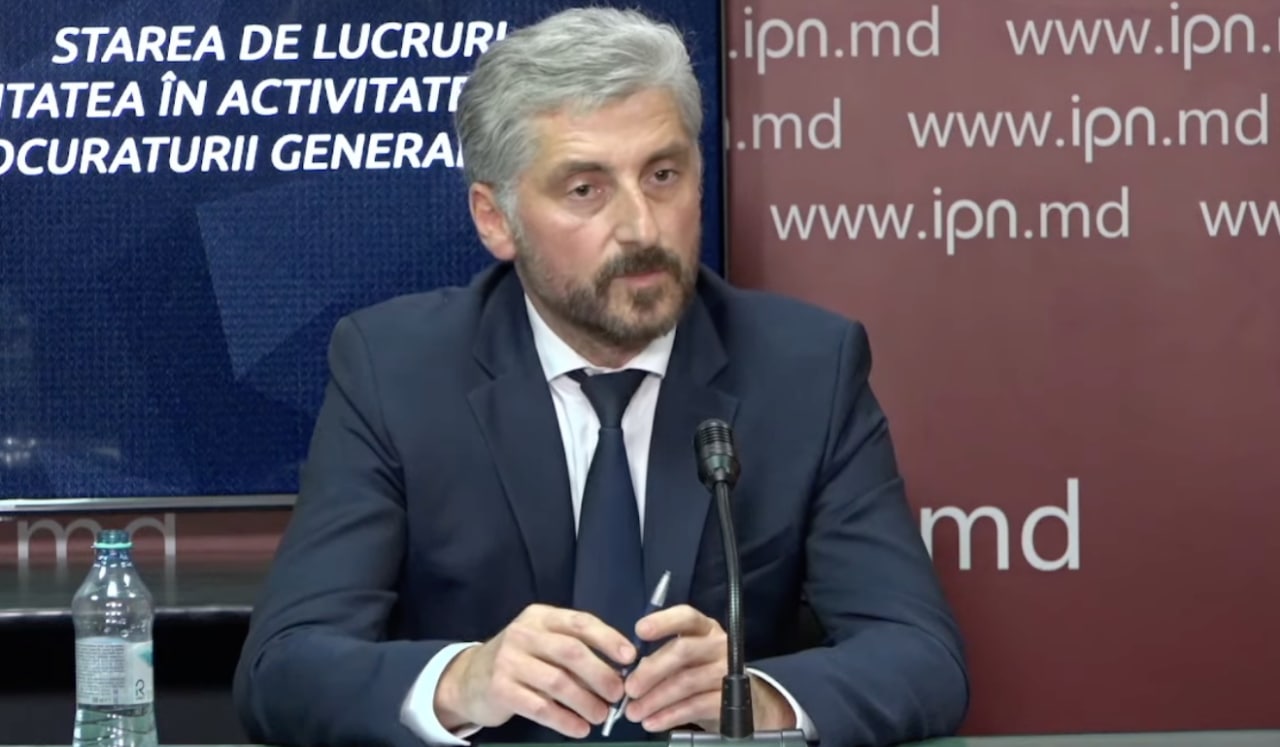 Acesta anunță va contesta deciziile anterioare și vrea să se restabilească în post. Harunjen îi cere Maiei Sandu să anuleze ordinul președintelui de atunci Igor  Dodon de demitere a sa
