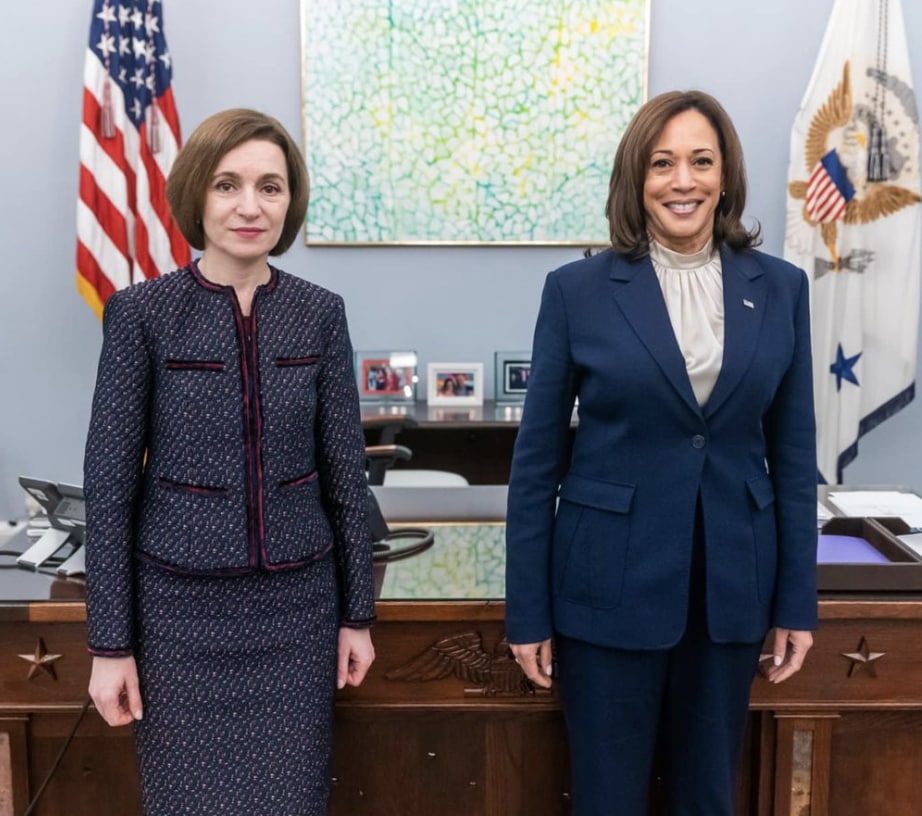 Președinta Sandu a fost primită în vizită ieri la Casa Albă. Sursa spune că a vorbit cu vicepreședintele SUA, Kamala Harris, despre situația de acasă și problemele majore cu care se confruntă Moldova, în special după începutul agresiunii ruse în Ucraina