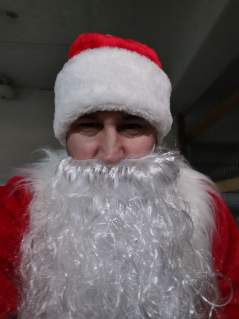 Ho-ho! Moș Crăciun a urcat în sania cu reni și pornește în călătoria magică din această noapte