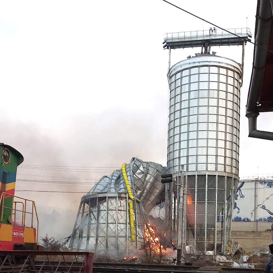 Un rezervor cu peste o mie de tone de cereale s-a prăbușit după ce a luat foc, în portul Giurgiulești. Cauza ar fi încălcarea condițiilor de păstrare a acestora