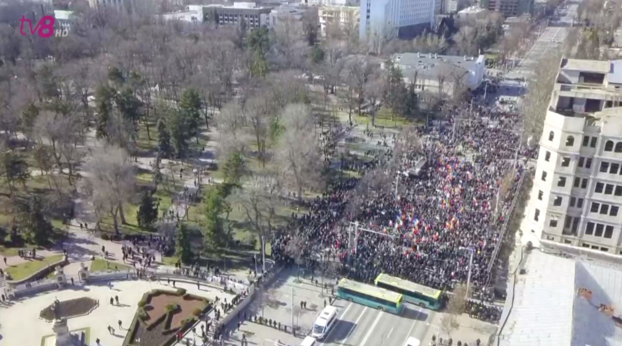 Câteva mii de oameni aduși la proteste de P. Șor, potrivit imaginilor de pe dronă
