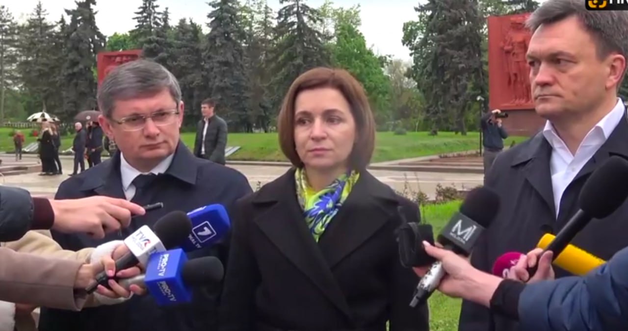 Sandu, Grosu și Recean, în unison la Complexul „Eternitate”: "Astăzi nu sărbătorim, ci comemorăm. Marcăm ziua Păcii". Oficialii au subliniat că există oameni care în această zi „justifică agresiunea Rusiei în Ucraina”, fapt pe care-l consideră condamnabil