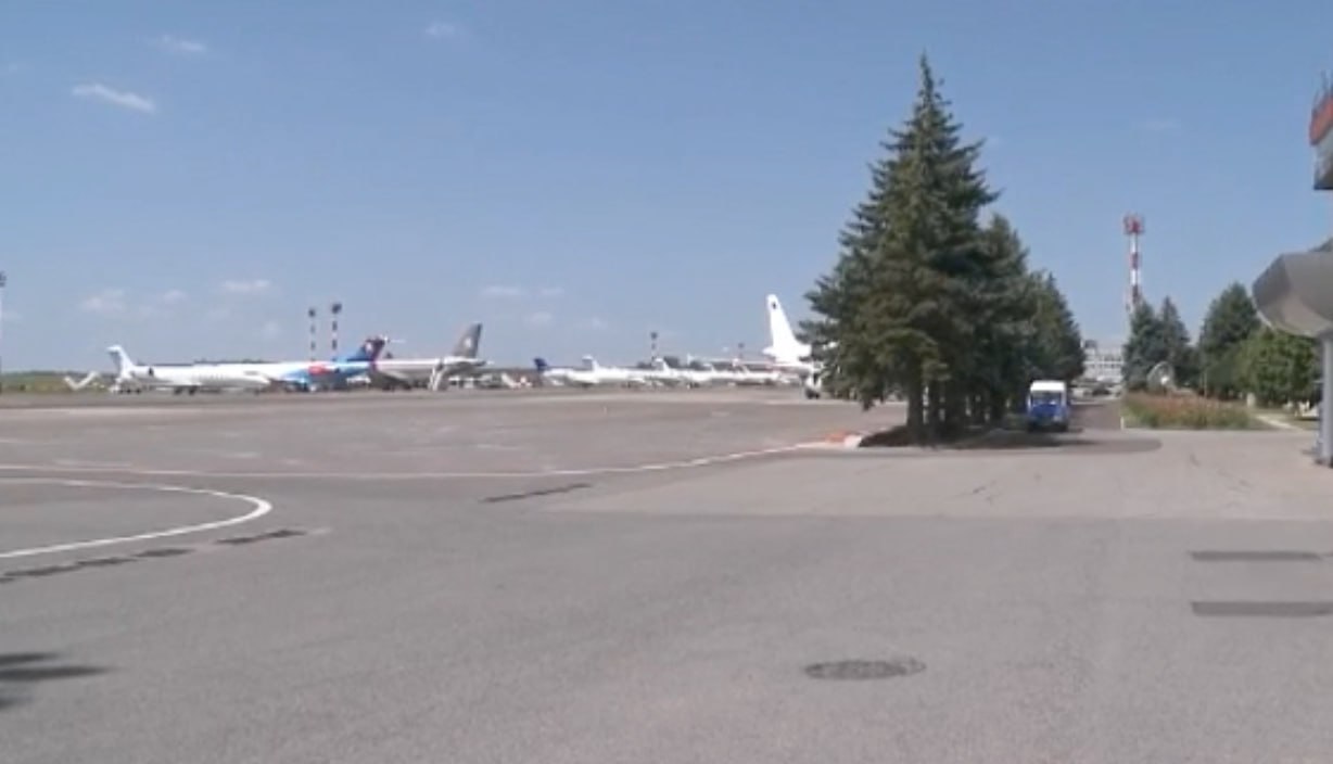 Parcarea aeroportului Chișinău, plină cu avioane prezidențiale