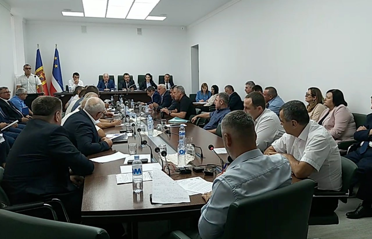 LIVE: Deputații din Adunarea Populară a Găgăuziei o întreabă pe noua bașkană Evghenia Guțul la ce etapă de implementare este promisiunea cu privire la gazul cu 13 lei, promis în campania electorală
