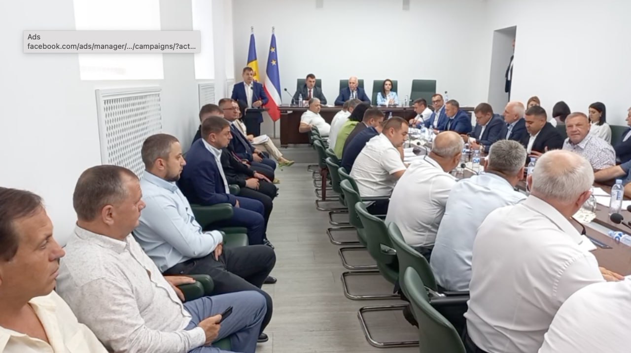 LIVE: O nouă "ciocnire" între oamenii lui Șor și găgăuzi. Adunarea Populară de la Comrat s-a întrunit azi iar pentru a încerca să decină aprobarea comitetului executiv al bașkanului. Aleșii locali se ceartă de mai bine de 40 de minute