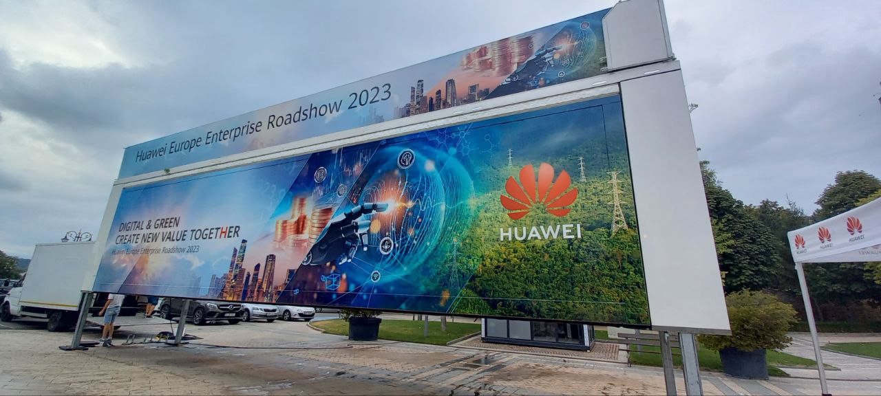 ‍💻 La sfârșitul săptămânii trecute am avut plăcerea să particip alături de reprezentanții Orange Moldova și Huawei la o expoziție la Iași, unde au fost prezentate tehnologii de top de la Huawei - toate împachetate într-un camion transformer pe roți, care circulă în diferite orașe