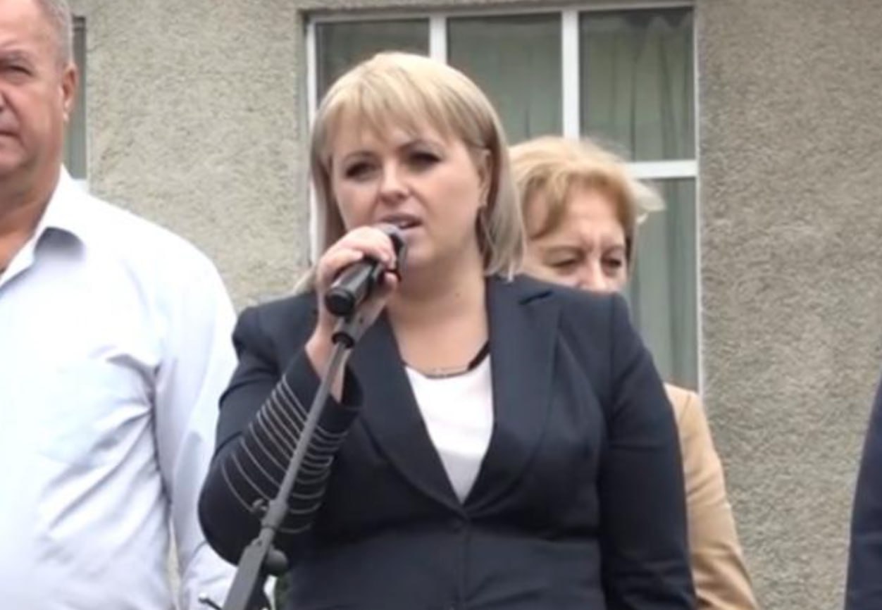 Ultimă oră! Procurorul interimar cere în Parlament ridicarea imunității deputatei Irina Lozovan, pentru că ar fi participat la spălarea de bani. Aceasta a anunțat în martie că părăsește PSRM și aderă la Mișcarea pentru Popor, din care făcea parte Partidul Șor și trei partide extraparlamentare