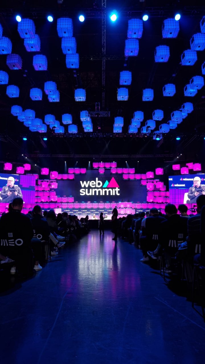 Moldova este prezentă cu un stand la summitul tech Web Summit din Portugalia, unde Invest Moldova și Moldova Innovation Technology Park (MITP) promovează atractivitatea investițiilor în domeniul IT. Agenția angajată pentru a pregăti standul a gândit 61 de motive pentru vizitatori: De ce merită să investești în Republica Moldova