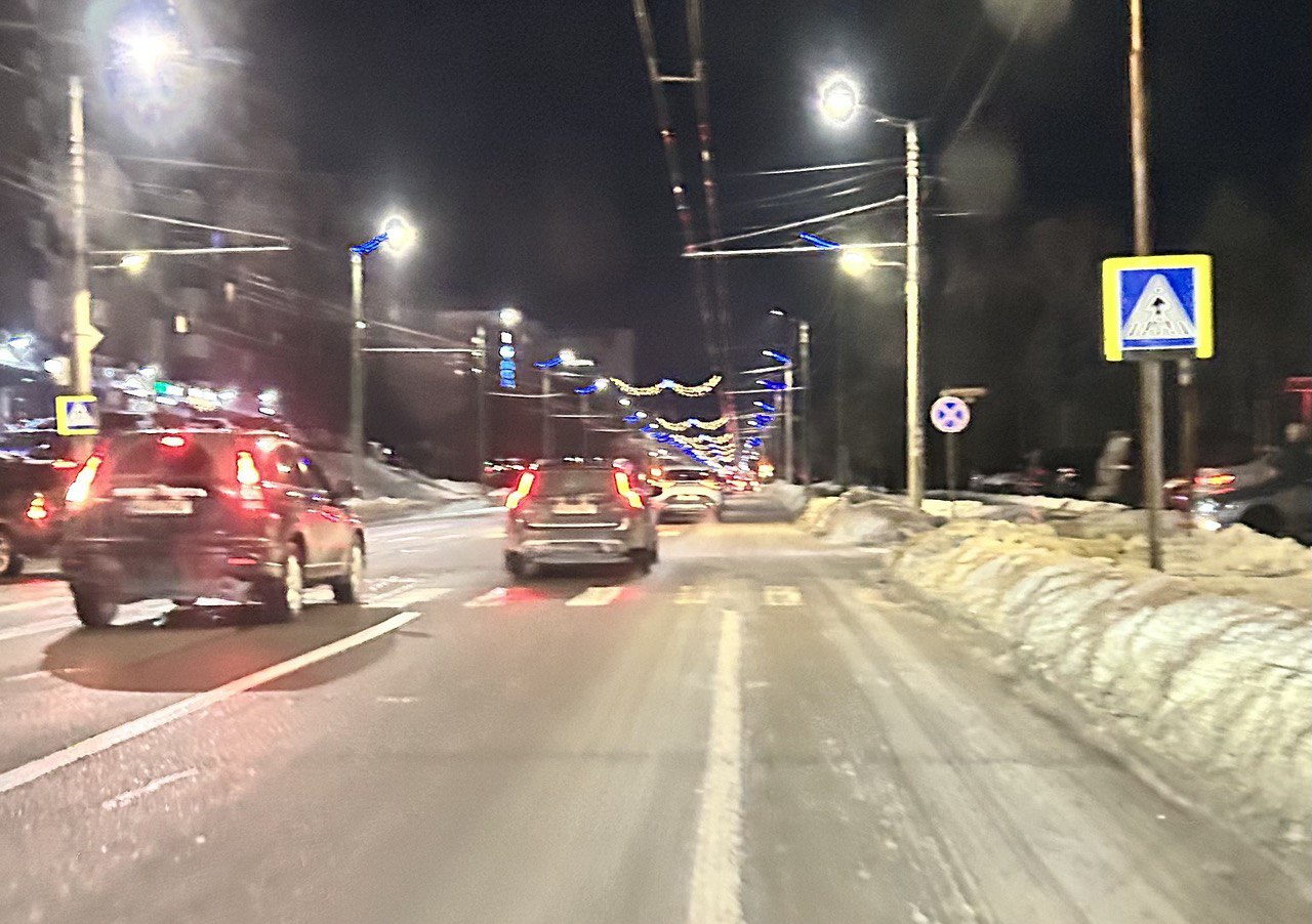 16 ianuarie, 2024, după 8 zile în care nu a mai nins: Pe unele bulevarde centrale din Chișinău, 30% din banda specială pentru transportul public este în continuare acoperită de zăpadă