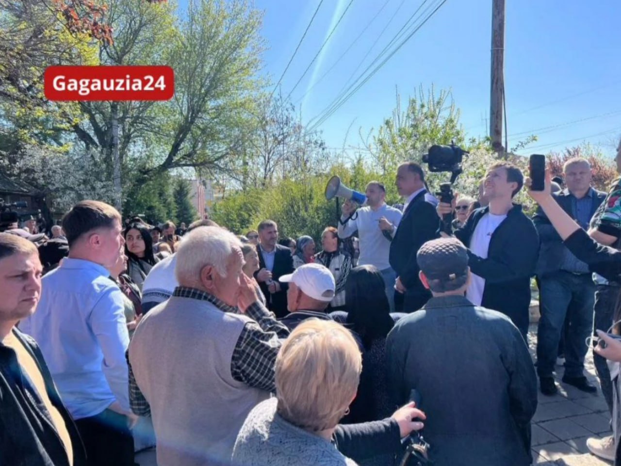 Maia Sandu, vizită în Găgăuzia la Universitatea din Comrat. Gruparea lui Ilan Șor a scos oamenii la protest în fața instituției