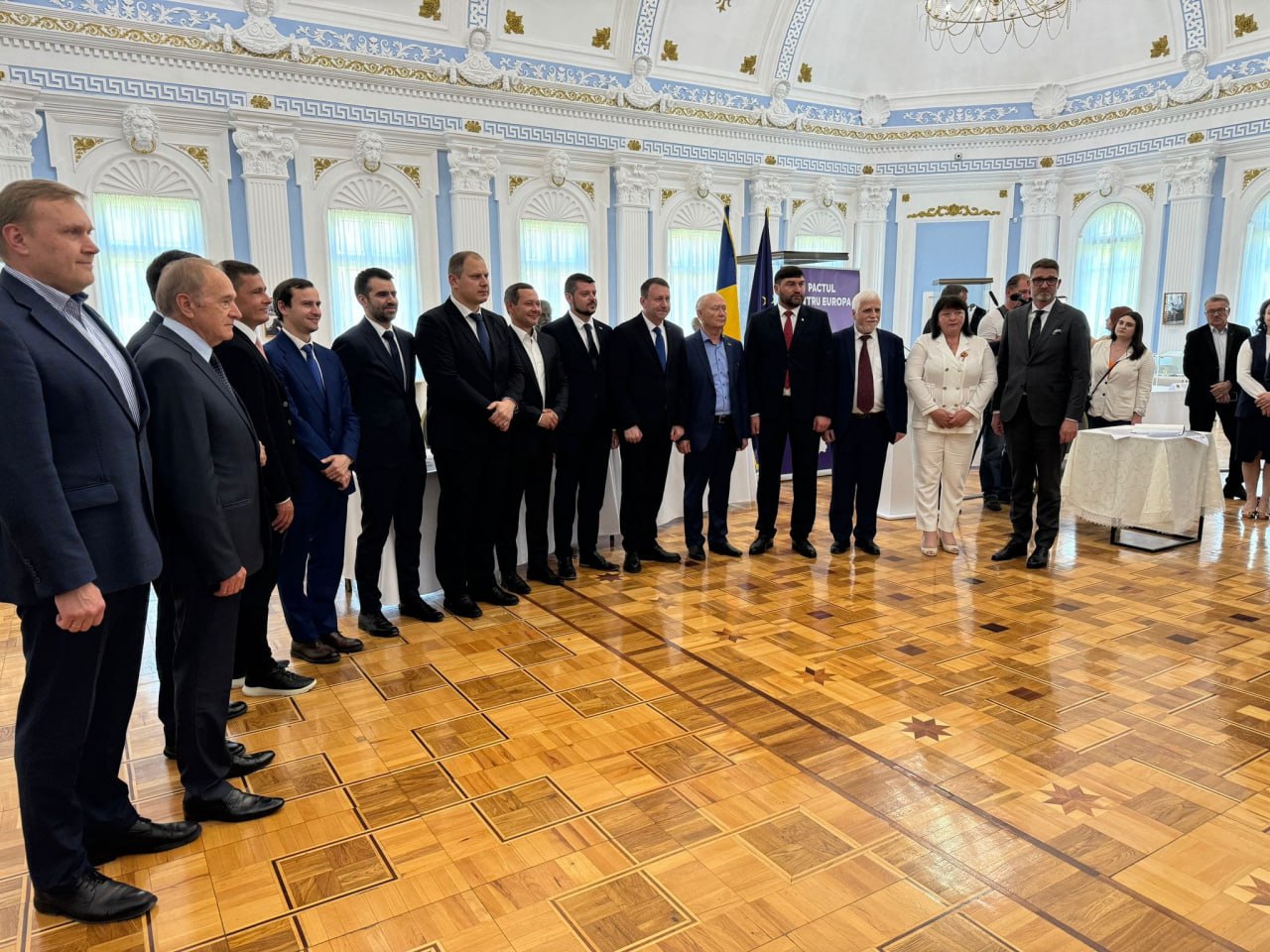 Pactul pentru Europa a fost semnat duminică de 12 formațiuni politice din Republica Moldova