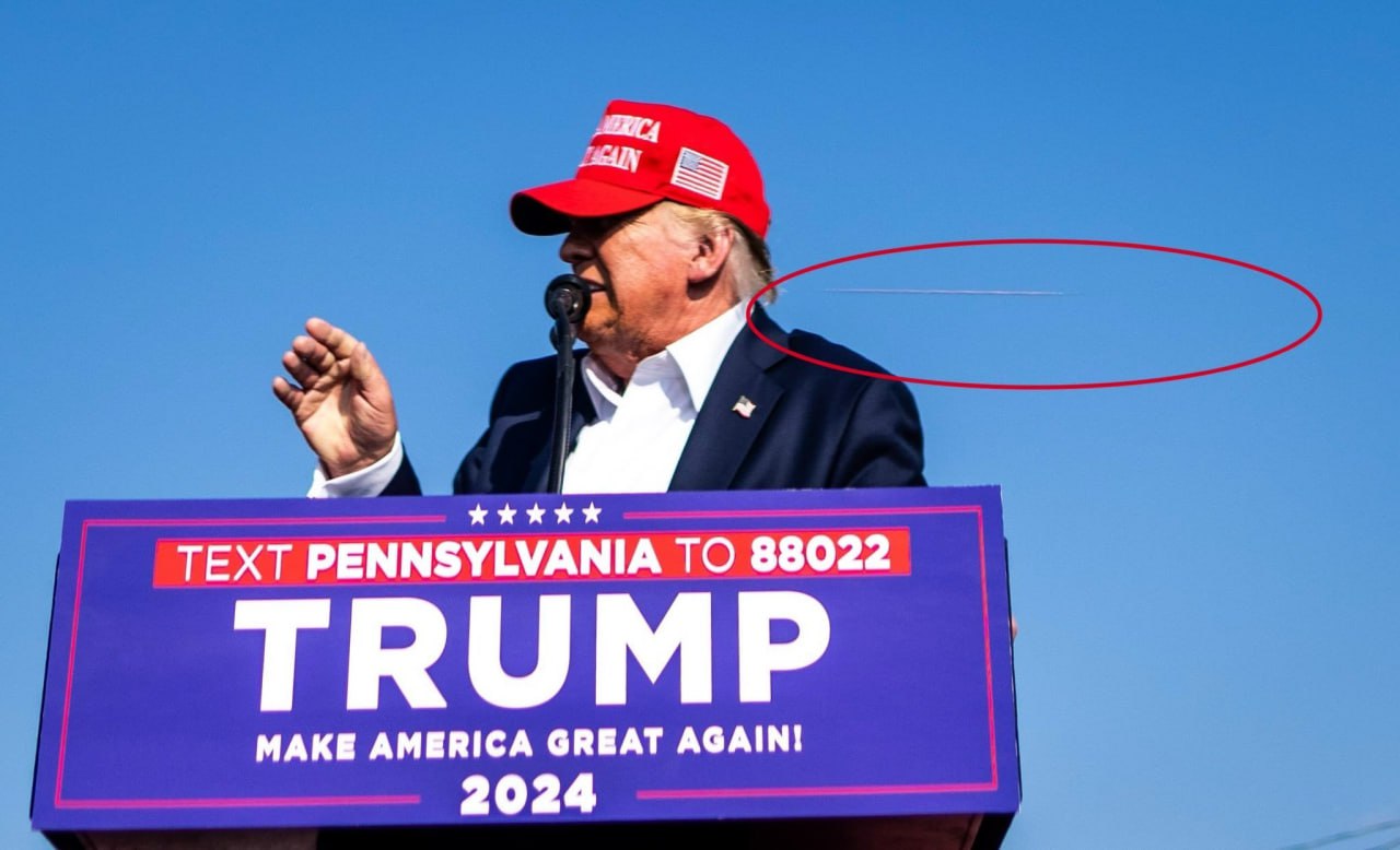Fotografie New York Times: A surprins un glonț care a trecut pe lângă capul lui Trump