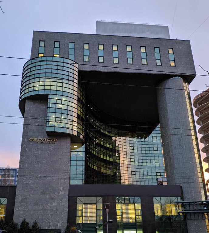 Azi am o recomandare interesantă pentru cei care doresc să înceapă o carieră dinamică în IT. Mai exact, este vorba despre un __program de internship plătit__ în cadrul companiei Cedacri International, furnizor de software pentru industria bancară europeană