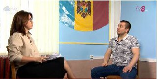A fost o jurnalistă apreciată, după care a fost nevoită să plece din presă pentru ca și-a mințit colegii din televiziune: Deși avea o relație ascunsă cu Veaceslav Platon,  ea spune că asta nu o încurca să “facă jurnalism independent”, fapt care nu a fost tolerat de TV8 la momentul aflării adevărului. Dezvăluirea a dus la o ruptură între cele 2 părți, subiectul fiind în dispută până în prezent în instanța de judecată