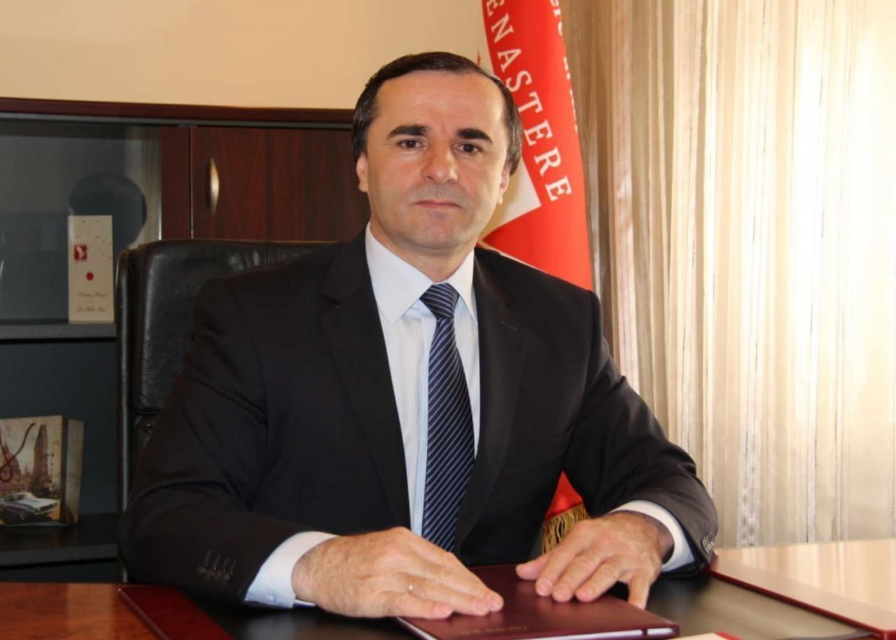 Cine încă nu și-a anunțat candidatura? Vasileeeee Tarlev crede că are și el stofă de președinte și candidează pentru fotoliul prezidențial. Acesta este fost premier în guvernarea PCRM și fost șef al fabricii "Bucuria"