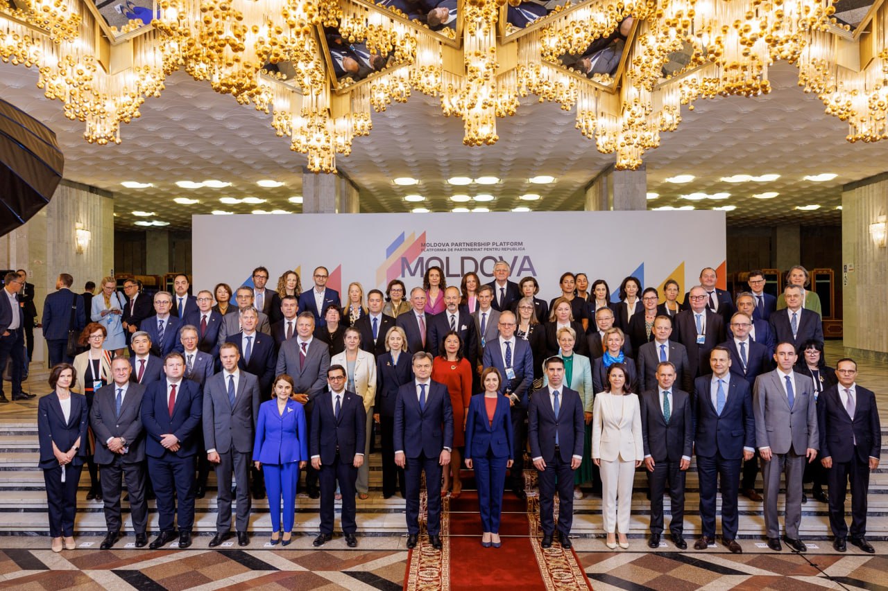 Împrumuturi de 300 de milioane și finanțări nerambursabile de 80 de milioane de euro. Este ajutorul pe care l-au anunțat, astăzi, la Chișinău mai multe state și organizații internaționale, reunite la o nouă conferință a Platformei de Parteneriat pentru Moldova