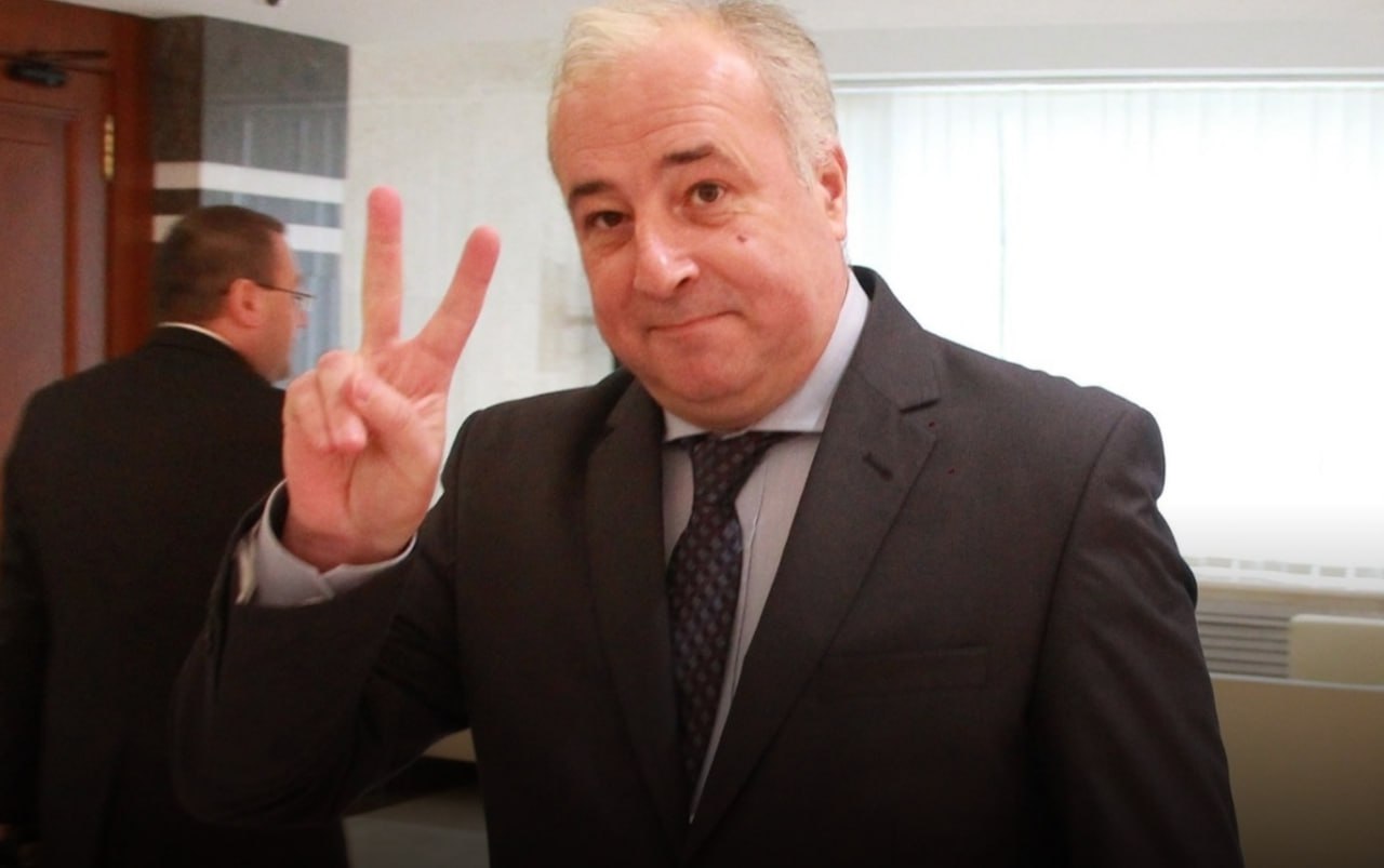 Fost deputat moldovean, trimis în judecată pentru îmbogățire ilicită. Bunuri în valoare de milioane de lei, confiscate. Acesta este acuzat că, între anii 2014 și 2019, a acumulat bunuri ce depășesc cu aproape 2 milioane de lei veniturile legale, atât personal, cât și prin intermediul unui membru al familiei. Potrivit Deschide, fostul deputat PCRM ar fi Sergiu Stati