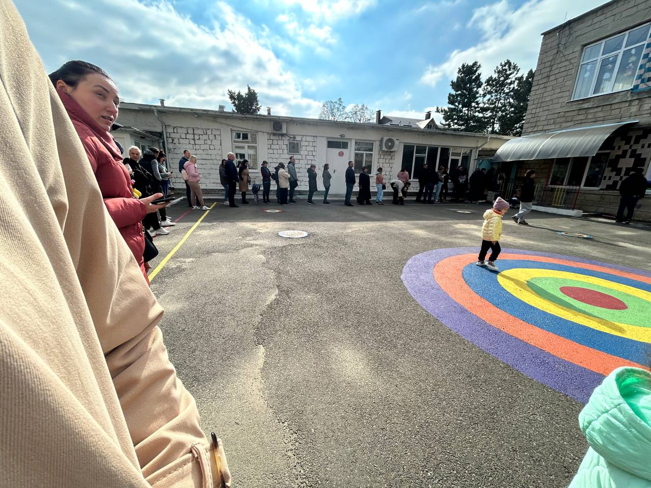 Chișinău: La unele secții de vot rândul de așteptare e de peste 45 min