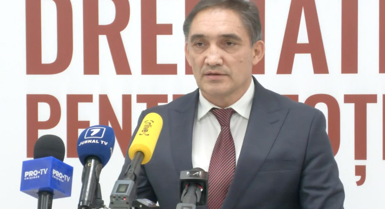 Alexandr Stoianoglo, declarație la ora 21:00, scurtă și seacă, fără să fie însoțit de Igor Dodon sau vreun alt reprezentant PSRM:
