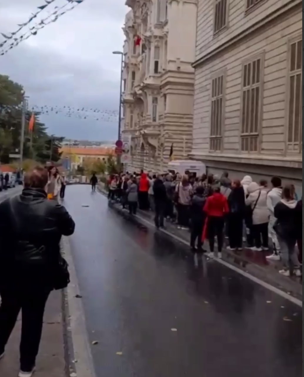 Coadă mare și secția de vot din Istanbul, Turcia