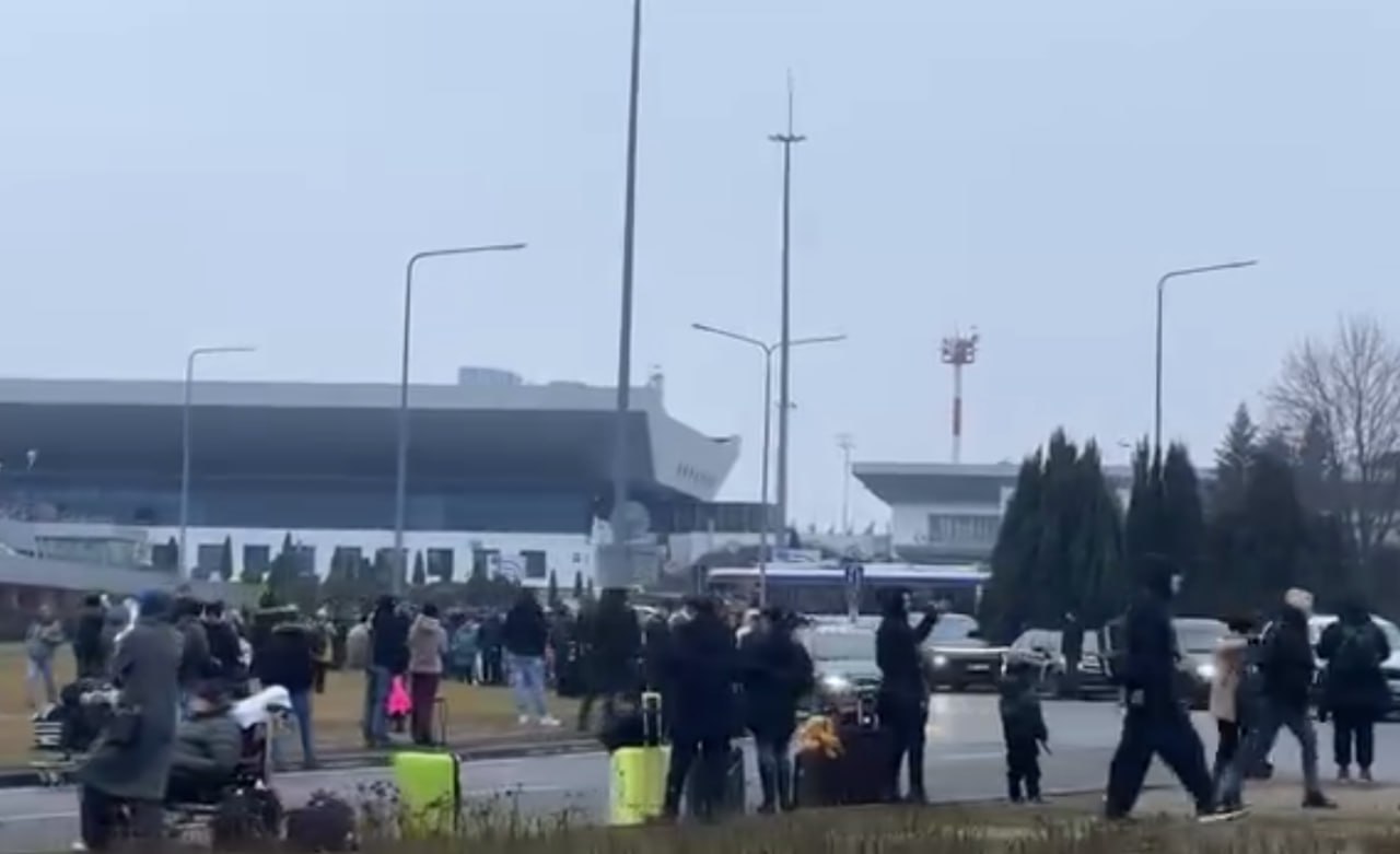UPDATE: 9:20: Alertă falsă! Purtătoarea de cuvânt a Inspectoratului General pentru Situații de Urgență, Liliana Pușcașu, a comunicat că instituția a fost sesizată cu privire la un incediu, iar la fața locului au intervenit trei echipe de salvatori. Potrivit primelor informații - alerta s-a dovedit a fi una falsă