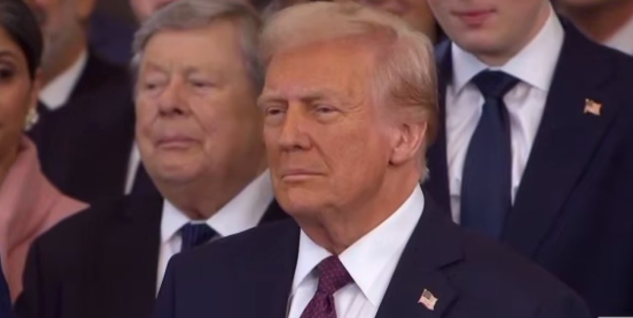 Trump a mai semnat un ordin prin care este prevăzut că un copil născut în SUA nu primeste automat cetățenia SUA. Asta se poate întâmpla doar dacă părinții au statut legal de ședere în SUA