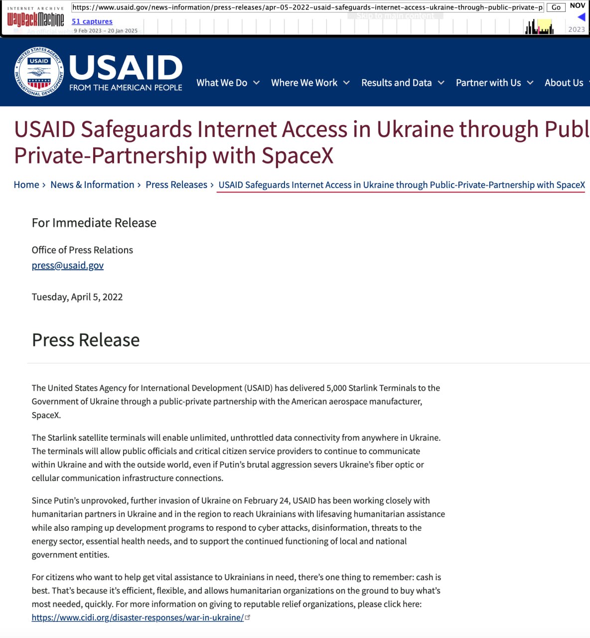 Print screen-uri din arhiva USAID, site-ul căruia a fost blocat de Elon Musk, arată că, printre multiplele programe de ajutor, USAID a dus, în cadrul unui parteneriat public-privat, 5000 de dispozitive Starlink  în Ucraina în aprilie 2022, pentru a ajuta țara vecină cu conexiune neîntreruptă la Internet. Se întâmpla imediat după invazia Rusiei