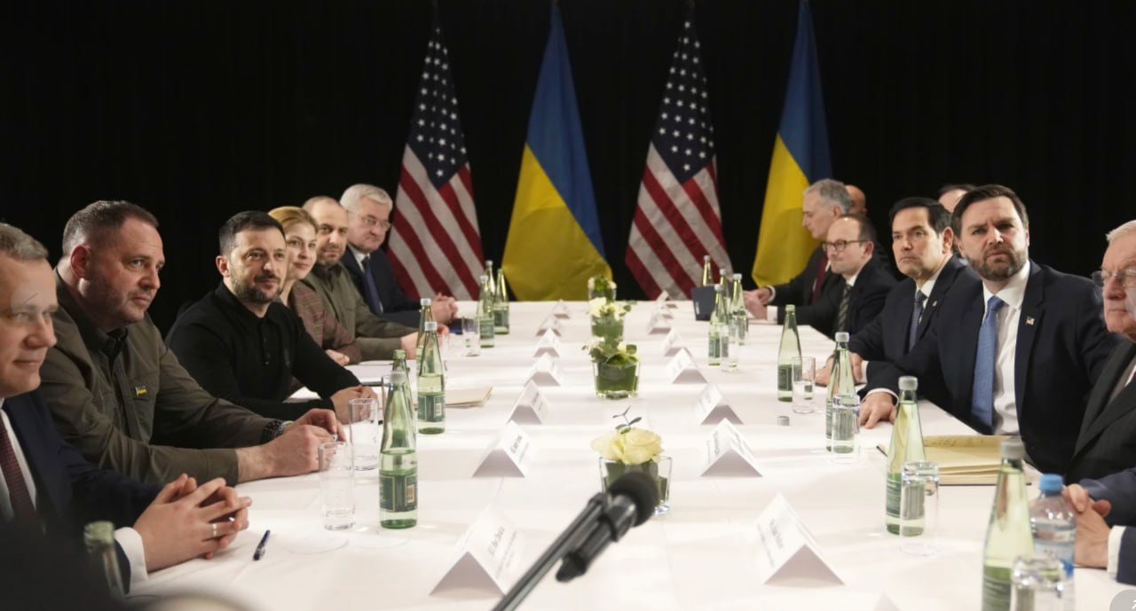 Episodul “bișnițarii din administrația Trump”: Negocieri (deocamdată) eșuate între SUA și Ucraina. Presa scrie că în timpul conferinței de securitate de la Munchen, care s-a terminat azi, delegația administrației Trump i-ar fi propus lui Zelensky un acord prin care să dobândească proprietatea asupra a 50% din zăcămintele minerale ale Ucrainei