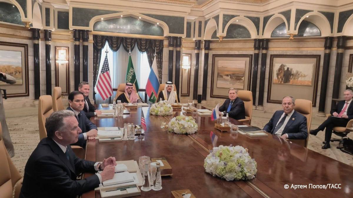 Negocierile dintre delegația americană și cea rusă au început în Capitala Arabiei Saudite, anunță agențiile de presă de stat de la Moscova