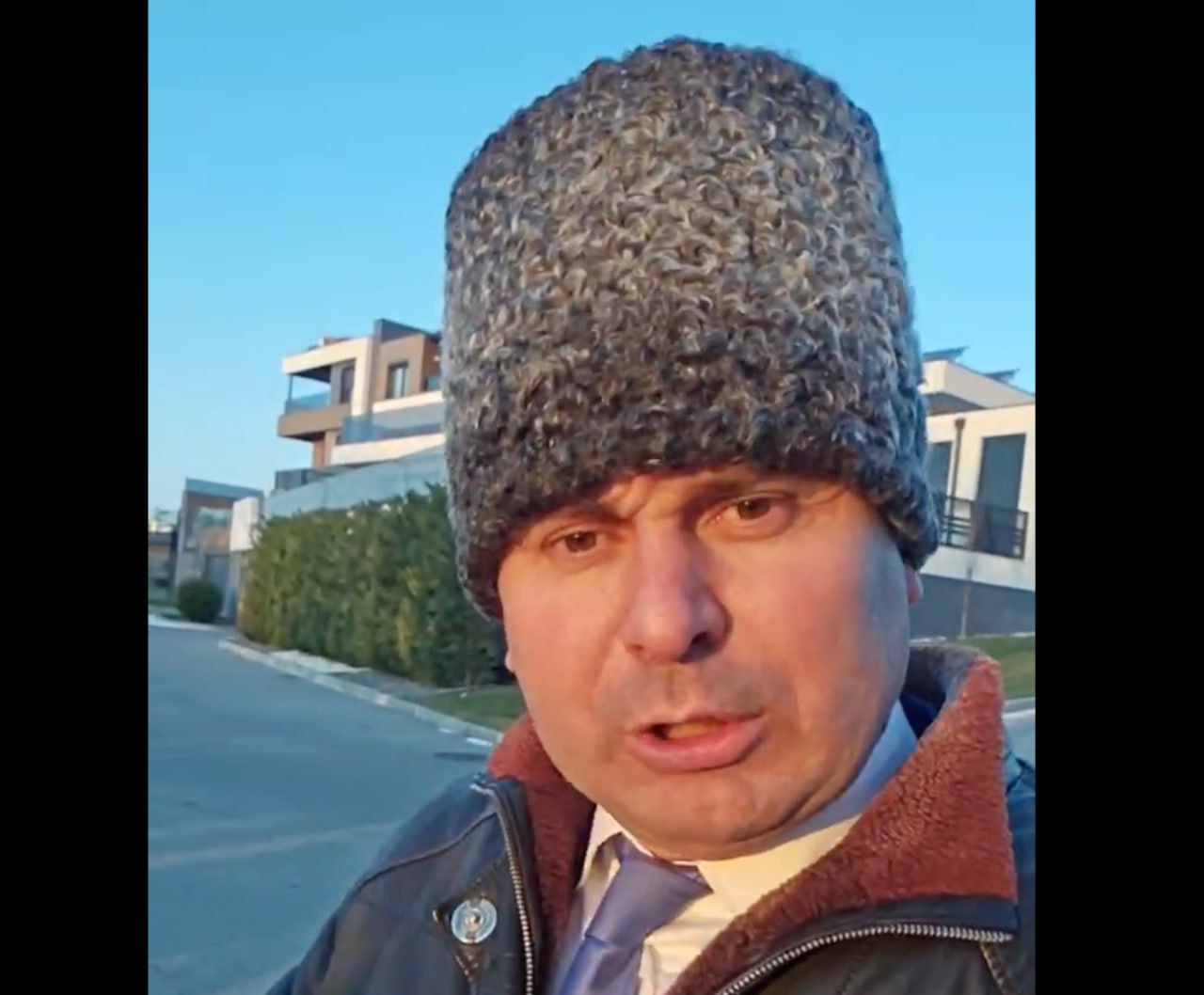 Vasile Costiuc a realizat azi un LIVE unde a prezentat o casă de mln despre care spune că ar aparține șefului IGP, Viorel Cernăuțeanu