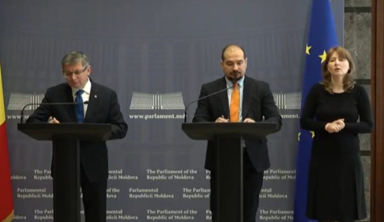 Ajutor de Paște. Familiile cu copii de până la 5 ani vor primi o plată unică de 1500 de lei. Anunțul a fost făcut de președintele Parlamentului Igor Grosu și ministrul Buzu... în an electoral. Circa 200 de mii de familii, inclusiv cele din diasporă, se încadrează în această categorie