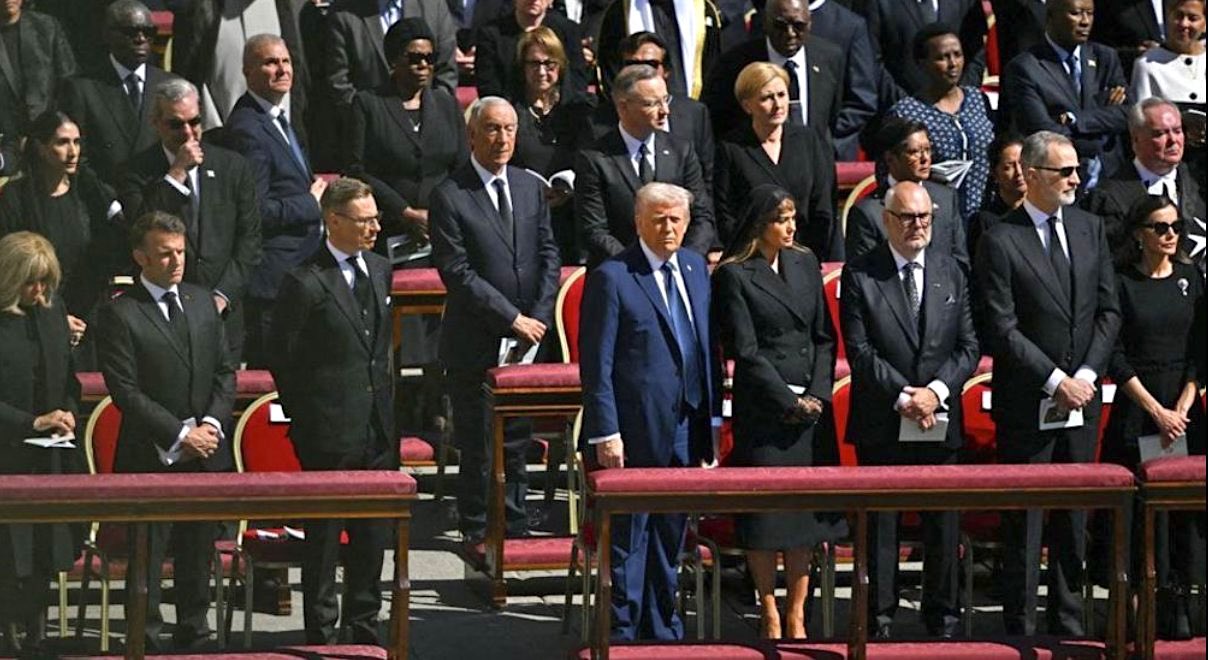 Donald Trump, sfidare la funeraliile Papei Francisc: Unicul care a purtat costum albastru