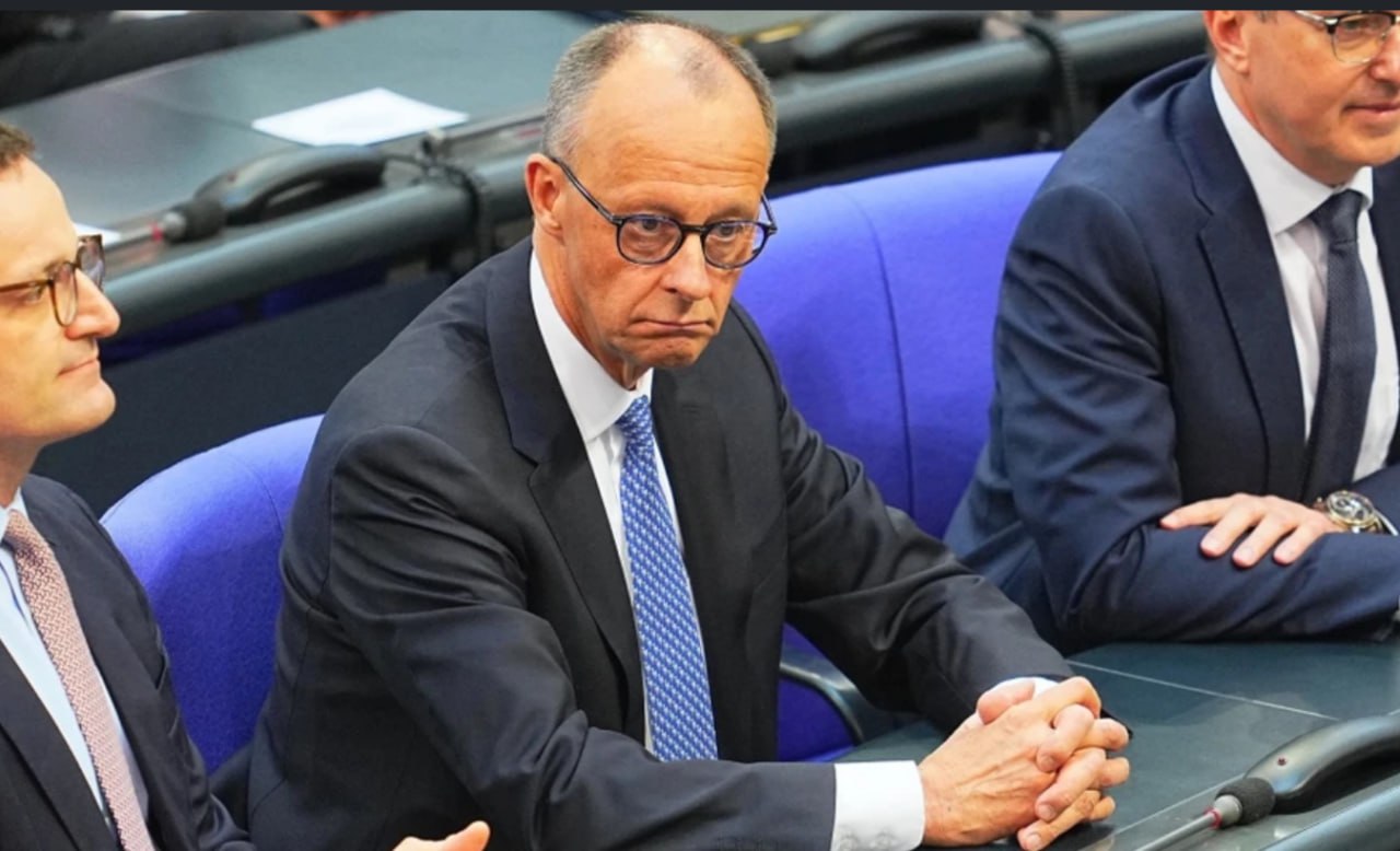 Surpriză la Berlin: Friedrich Merz nu reușește să fie ales cancelar german după primul tur al alegerilor pentru funcția de canceler german, deși formase o coaliție. Acesta a adunat 310 voturi din minim 316 necesare în Bundestag