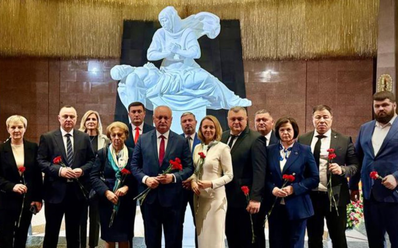 Aflați la Moscova, socialiștii anunță „o amplă campanie de comunicare socială” despre „o nouă doctrină politică” a RM. Partidul Socialiștilor anunță lansarea „unei ample campanii de comunicare socială”, menită să promoveze ideile-cheie care „trebuie să stea la baza noii doctrine politice a statului”. Anunțul a fost făcut în contextul în care o delegație a partidului, în frunte cu Igor Dodon, se află în vizită la Moscova