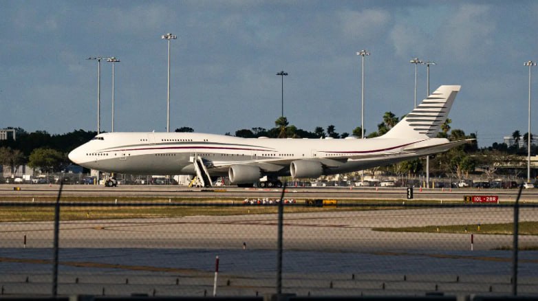 Mită pentru președintele american?! Pete Hegseth acceptă avionul de lux făcut cadou lui Trump de Qatar pentru a-l folosi drept Air Force One