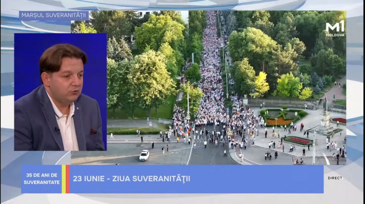 FOTO: Marșul Suveranității de ieri seara, organizat de guvernare. Cu prilejul marcării a 35 de ani de la adoptarea Declarației de Suveranitate a Republicii Moldova, la Chișinău a avut loc ieri „Marșul Suveranității” – un eveniment dedicat reafirmării valorilor fundamentale ale statului. Autoritățile anunță că la eveniment au participat aproximativ 10.000 de cetățeni