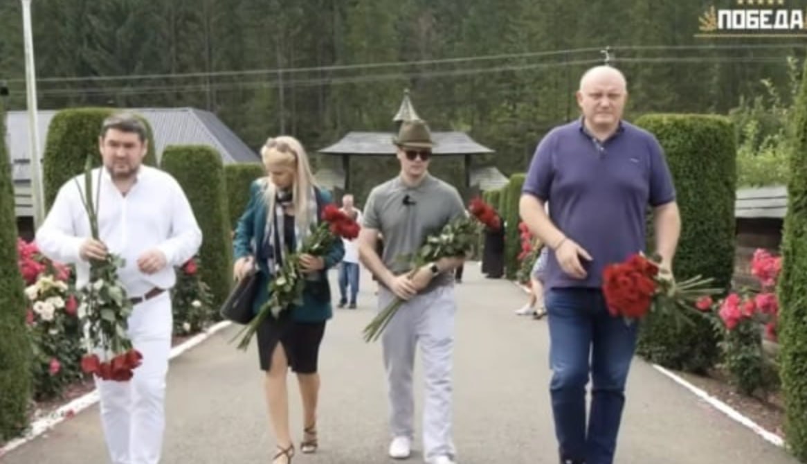 Mănăstirea Putna, nevoită să reacționeze, după ce Victoria Furtună și Alexei Lungu au pozat în invitați la comemorarea morții lui Ștefan cel Mare