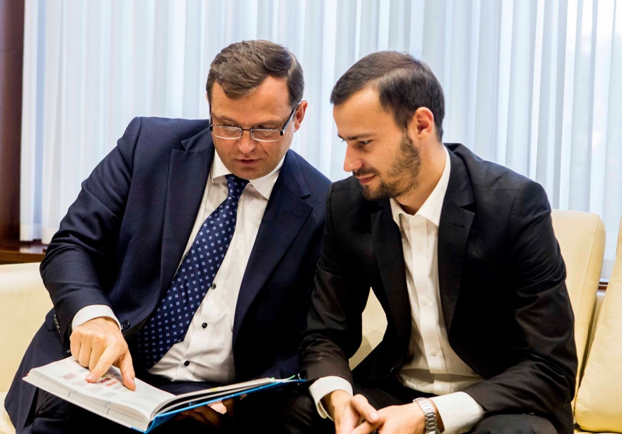 Fostul lider al Platformei DA, Dinu Plîngău, i-a răspuns azi: La alegeri ca la zarabotkă. În contextul tot mai frecventelor atacuri din partea lui Năstase asupra mea și a Platformei DA