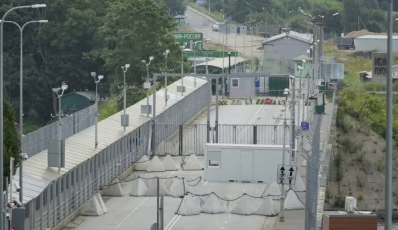 Estonia ridică noi bariere la granița cu Rusia: Porți metalice pe Podul Prieteniei din Narva