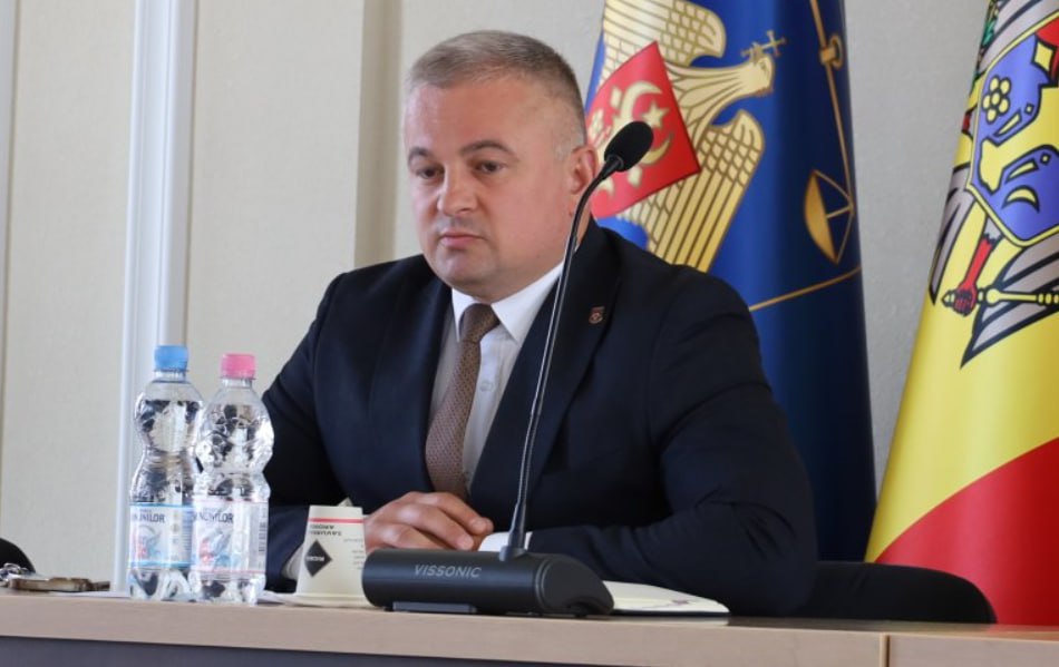 Este curios că în 2020, acesta a primit o donație de 5000 de Euro de la Nicolae Ionichi, unul dintre fondatorii companiei de construcții „Inamstro”