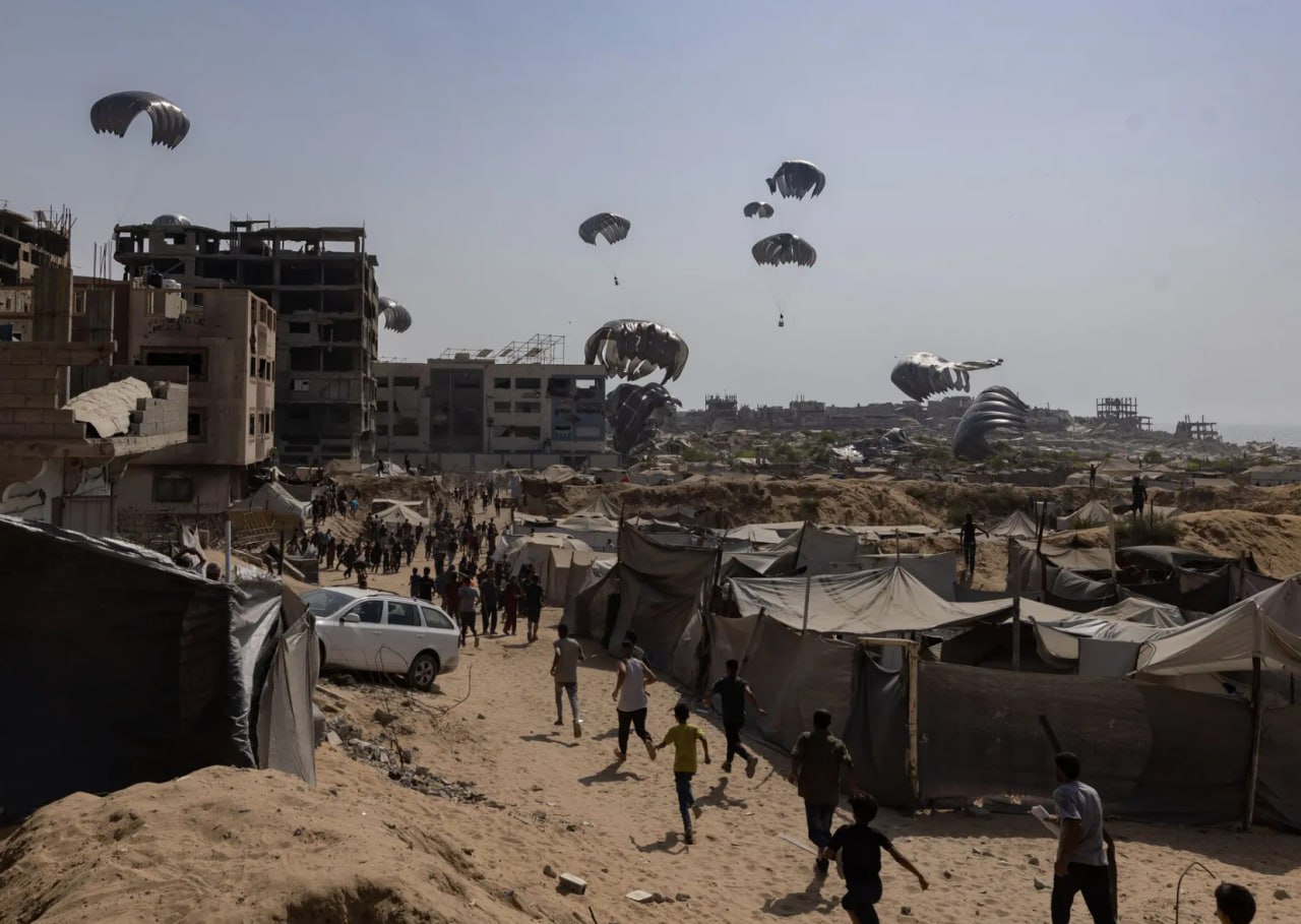 New York Times: Oficial, în Gaza este foamete. Orașul Gaza și teritoriul înconjurător suferă oficial de foamete, a anunțat vineri un grup global de experți, la aproape doi ani de la un război necruțător în care Israelul a blocat majoritatea alimentelor și a altor ajutoare din a intra în Fâșia Gaza