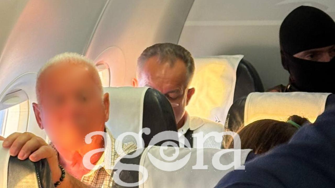 Vladimir Plahotniuc, urcat în avion la Atena în urmă cu puțin timp de polițiști, scrie AGORA. Acesta este extrădat azi dimineață în Moldova