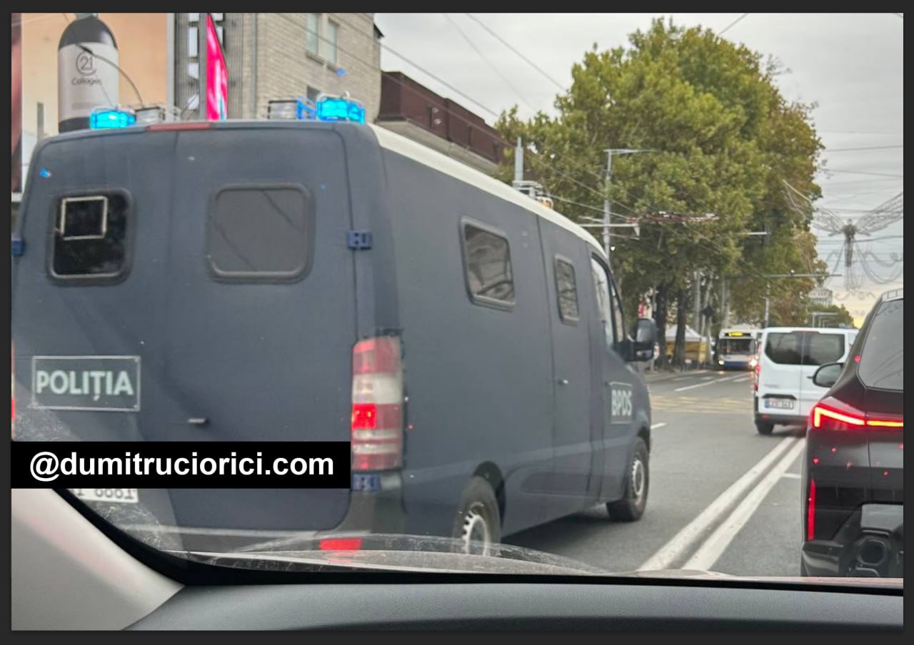 Ochii mei invizibili raportează: O dubă specială a Poliției (Fulger) a pornit spre Aeroport. Aceasta va fi cel mai probabil implicată în transportarea lui Vladimir Plahotniuc