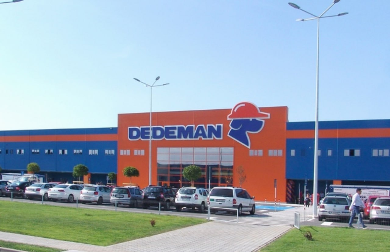 Dubla 2: Dedeman, retailer pe piaţa materialelor de construcţii din România, se va extinde în Republica Moldova. Compania urmează să deschidă un magazin în Chișinău, fără a preciza când va fi inaugurat. Anterior, acum câțiva ani, problemele birocratice din Moldova i-au făcut pe cei de la Dedeman să suspende planurile