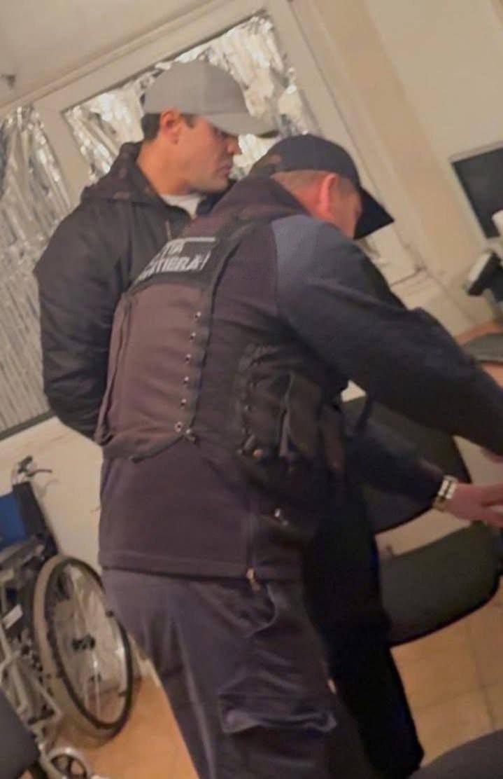 Poliția de Frontieră informează că astăzi, la 19.50, în punctul de trecere a frontierei Vulcănești, polițiștii de frontieră moldoveni au acționat în baza unor informații operative și l-au identificat și reținut pe Constantin Țuțu. Acesta este în prezent escortat la izolatorul din Chișinău