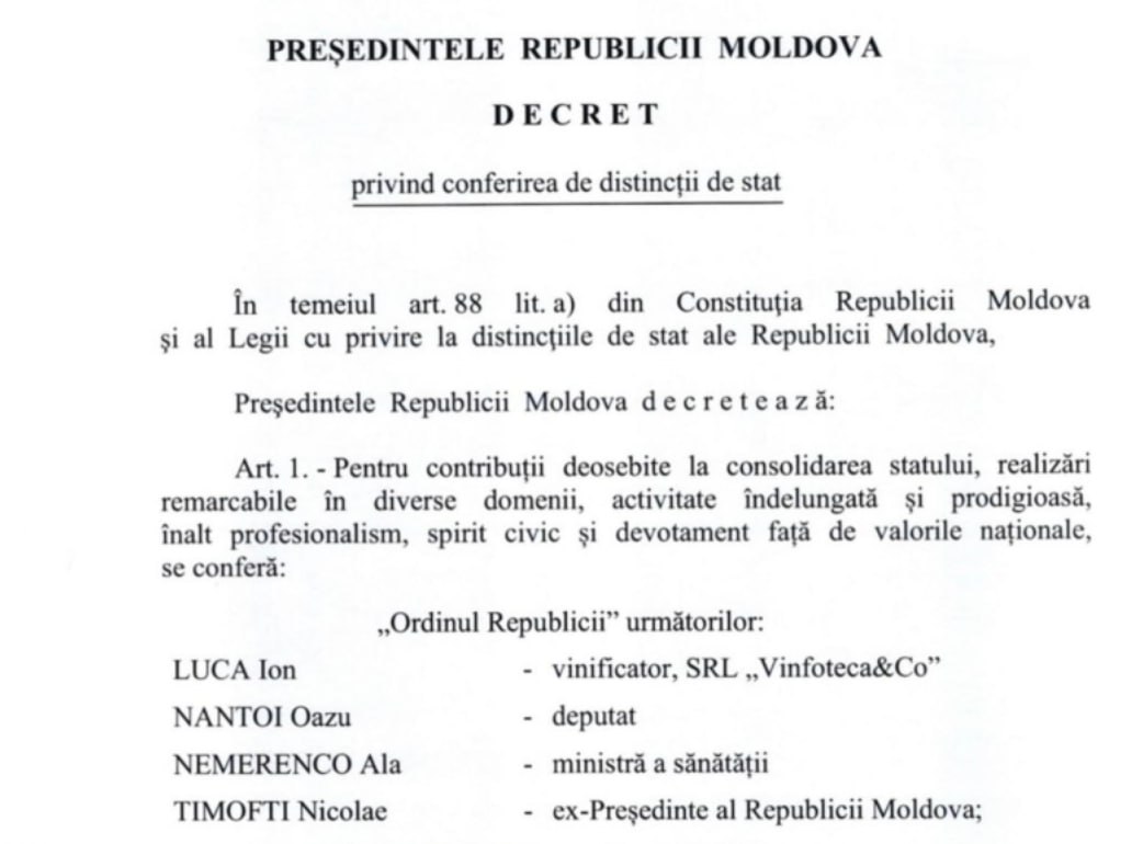 Maia Sandu i-a decorat cu Ordinul Republicii pe fostul președinte Nicolae Timofti, pe actuala ministră a Sănătății, Ala Nemerenco, Ion Luca și Oazu Nantoi