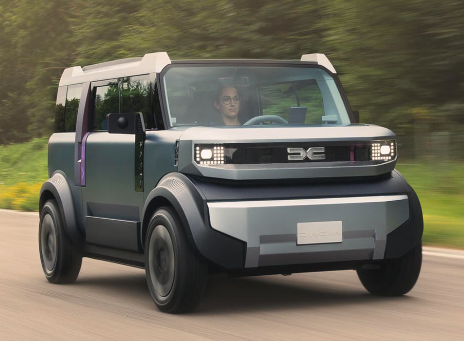 Dacia Hipster este noul concept de mașină electrică ultracompactă prezentat de producătorul român, cu o lungime de trei metri și o greutate de 800 de kilograme. Gândit pentru traficul urban și un preț sub 15.000 de euro, modelul are doar dotări esențiale și ar putea ajunge pe piață dacă Uniunea Europeană modifică reglementările privind siguranța vehiculelor, întrucât nu respectă standardele actuale pentru airbaguri și sistemele de asistență